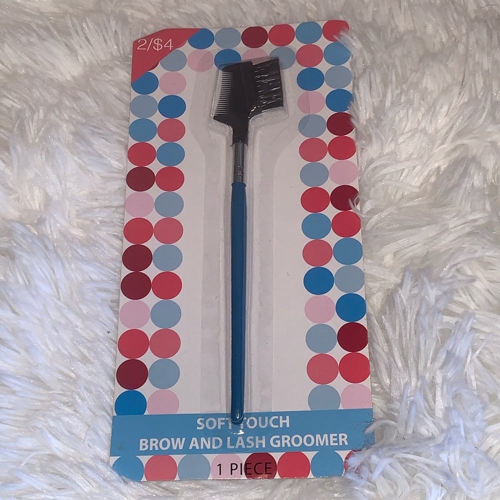 Eyebrow brush